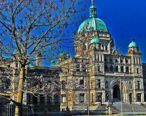 加拿大新移民 房产证{多国变政，政策趋严，加拿大萨省企业家还能走多久？