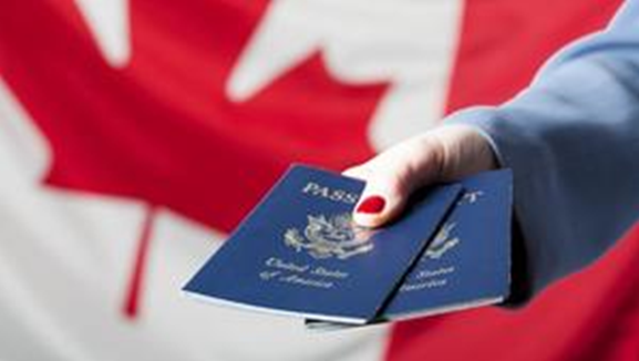 美国 移民问题{2017移民美国或多收个三五斗：21个州上调最低时薪！}