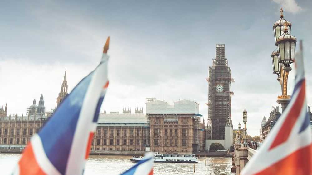 澳洲 高薪工作移民如何免雅思{利好！澳洲永居移民配额增加到5万人，积压申请