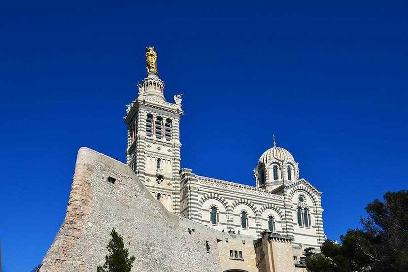 美国移民局电话面试(有了美国纽约国际学校清单,接受教育将更方便了!)
