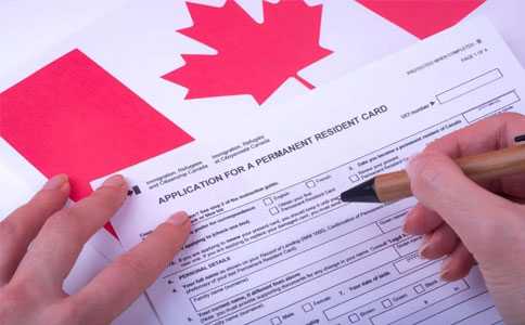 19年加拿大父母团聚移民新政策{加拿大继续发钱，紧急福利金延长发放8个星期