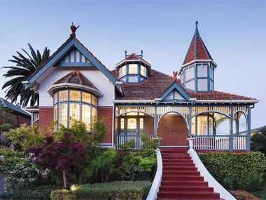 美国入境 移民局官员【美国未来数年医生严重短缺？需增5万多名医生？】