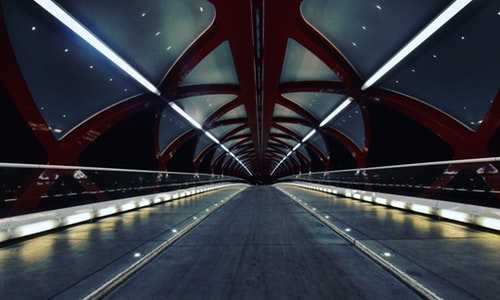 移民欧洲和美国哪个国家更好{入籍美国需要满足哪些条件?}