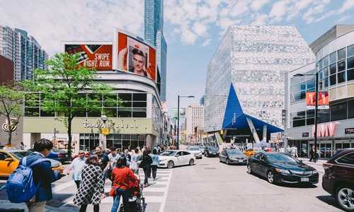 专业办理美国投资移民中介{美国人怎么看待移民人口？美国移民现状分析}