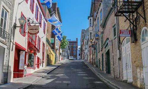 美国关于移民的法律{美国移民公共负担新政恢复实行，潜在影响或许比想象的