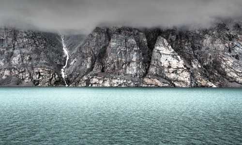 美国投资移民需要多久多少钱{麻辣婶聊移民：美国大佬和加拿大小弟，你不知