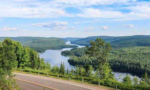 移民美国投资的钱{美国移民为何受欢迎？详解移民美国的三大优势！}